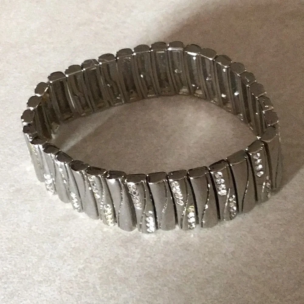2 bracelets - Picture 3 of 3